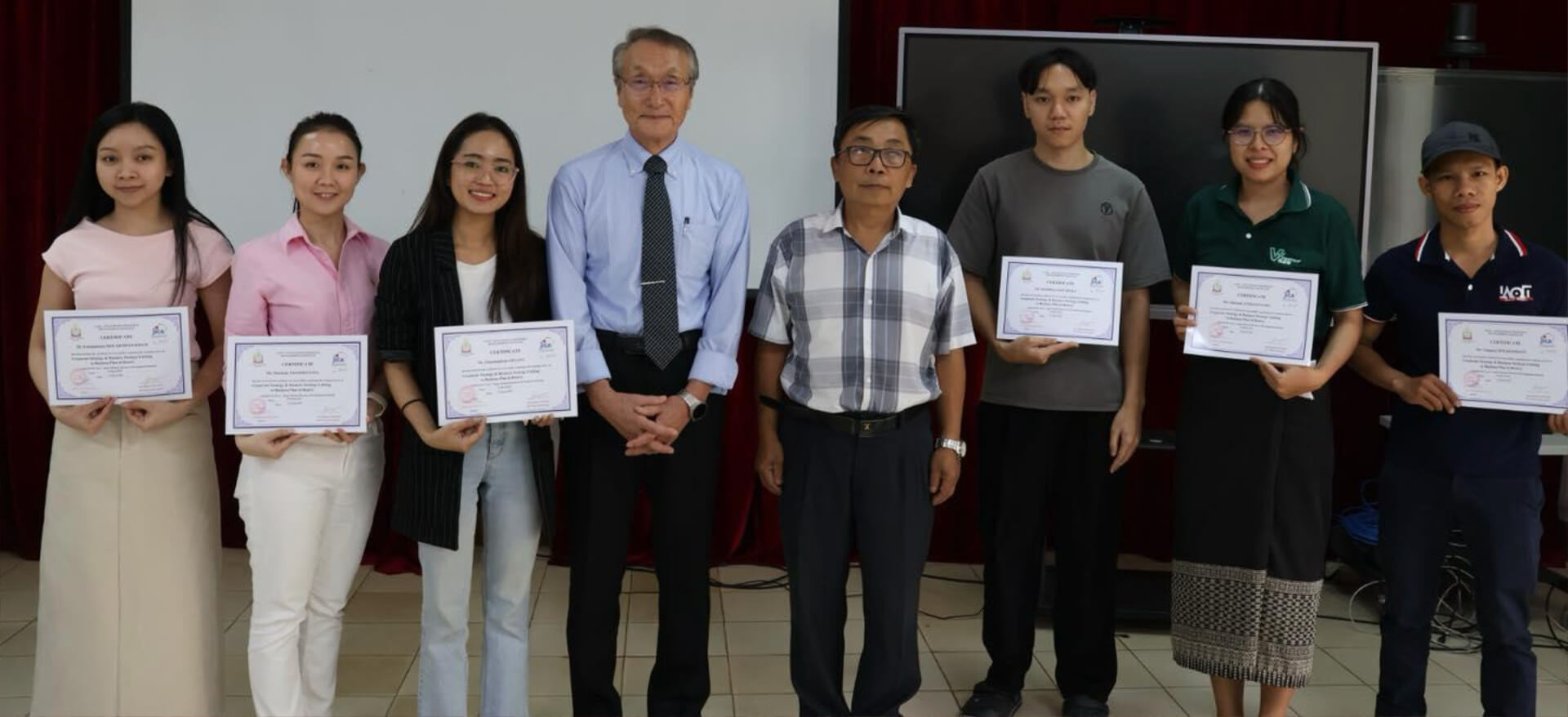 Keeps Loudder with other seminar attendees