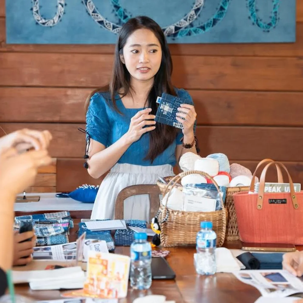 Keeps Loudder team member assisting participants