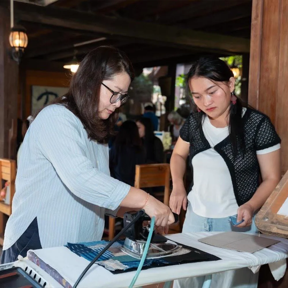 Keeps Loudder team member assisting participants