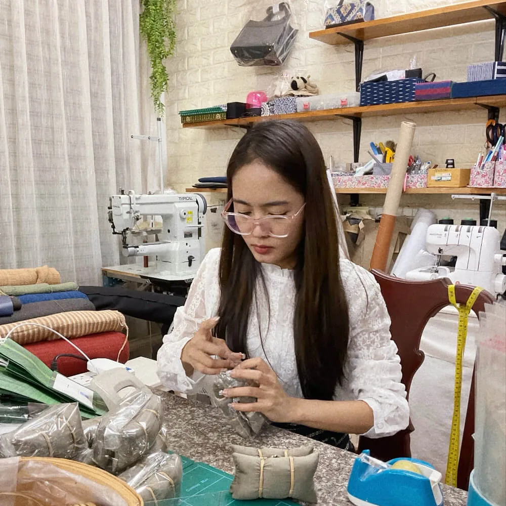 Keeps Loudder team member working on crafts