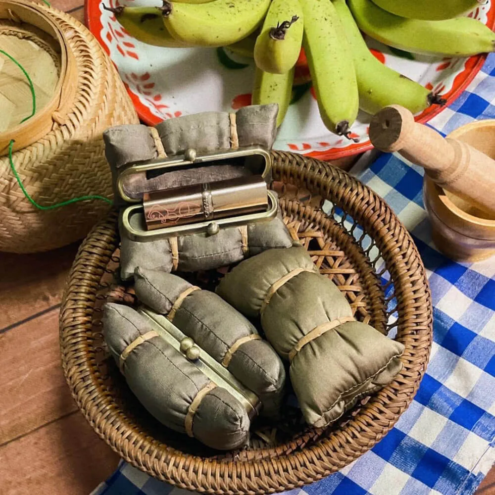 Keep Loudder Khao Tom Mud on display