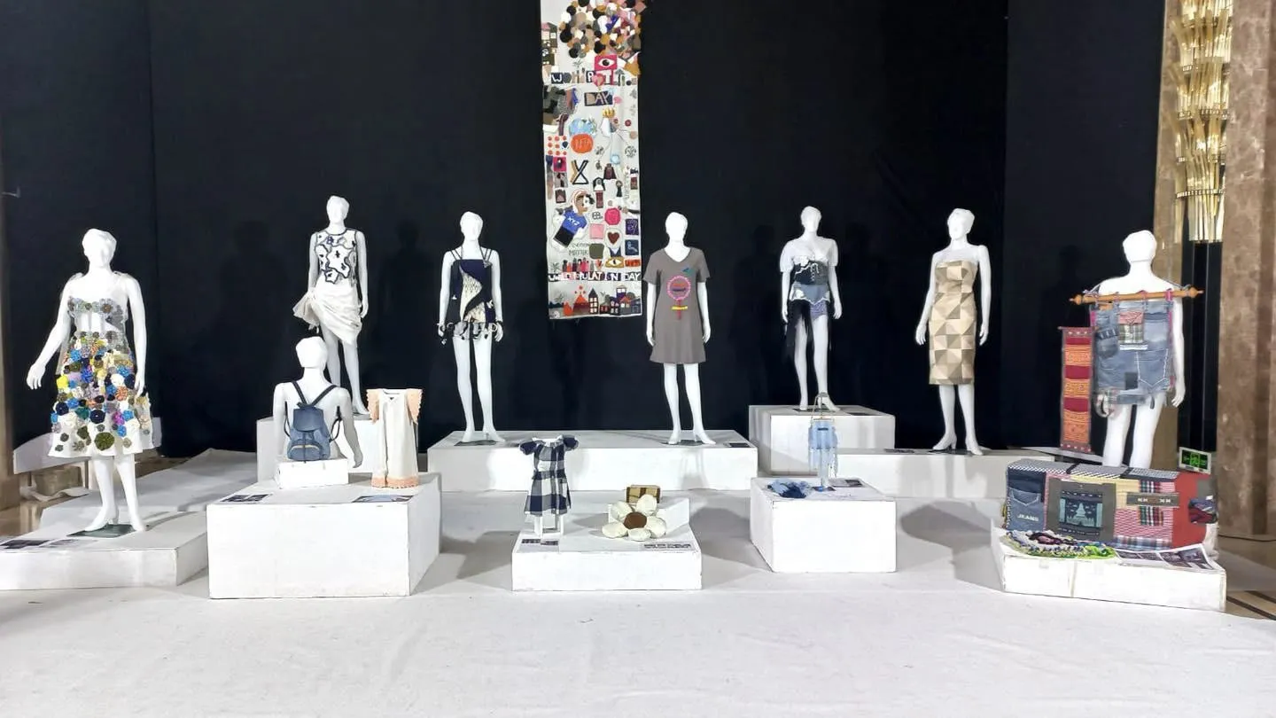 Keeps Loudder with other seminar attendees