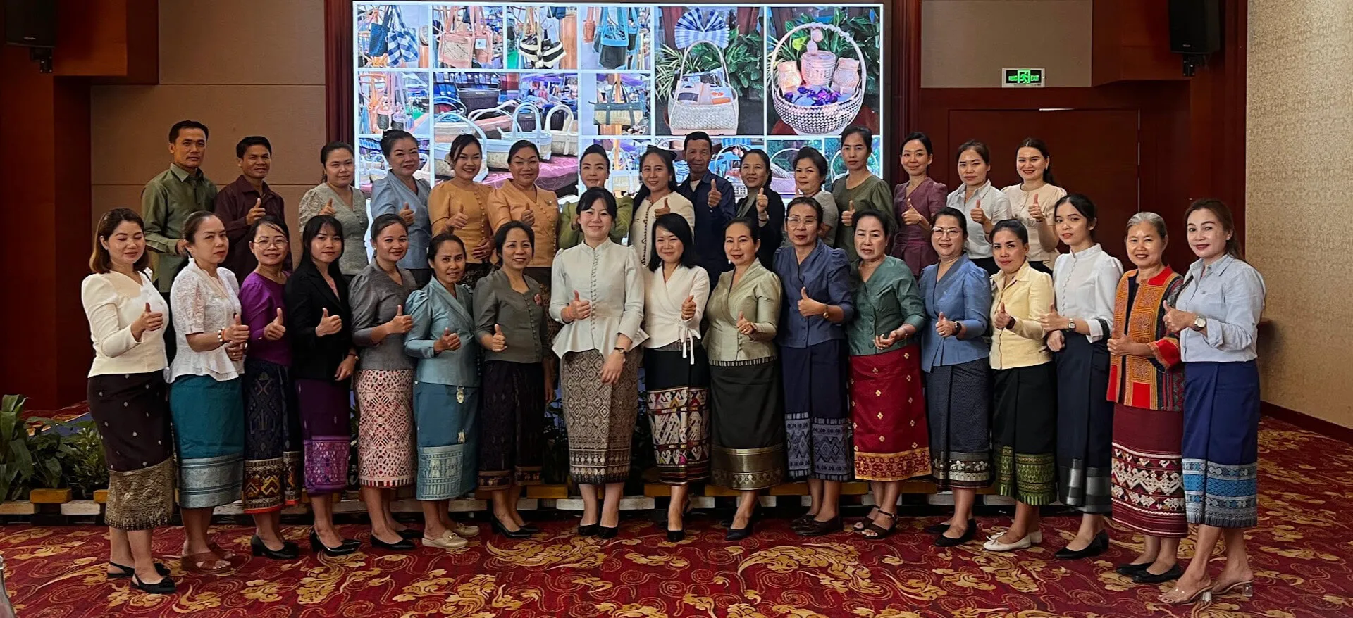 Keeps Loudder with other program attendees