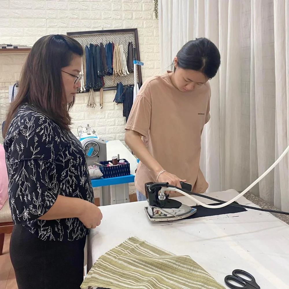 Keeps Loudder holding a bag sewing workshop